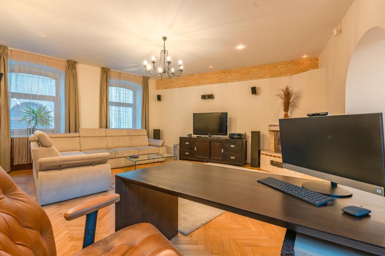 Premium Suites Postavarului Μπρασόβ Εξωτερικό φωτογραφία