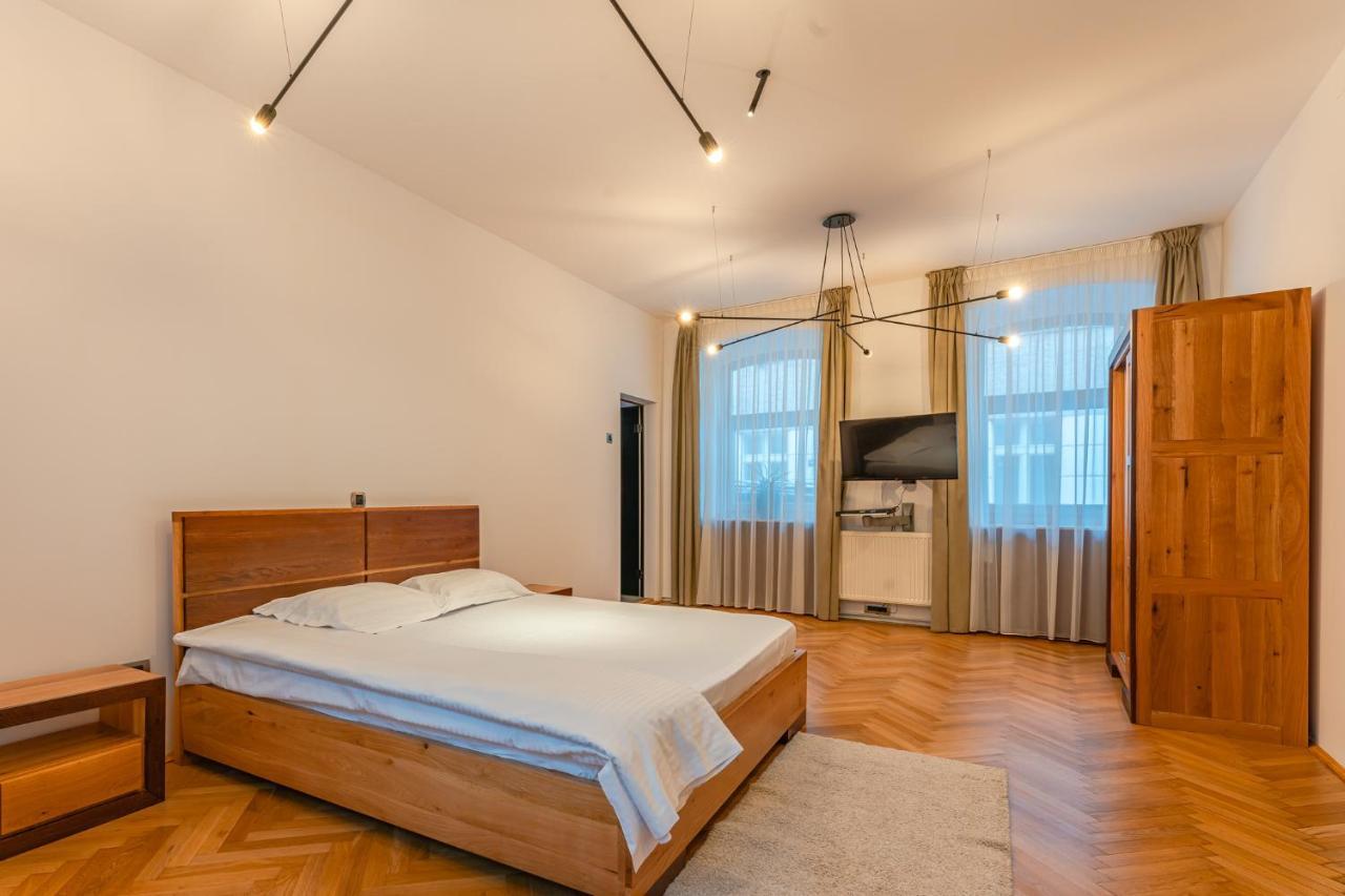 Premium Suites Postavarului Μπρασόβ Εξωτερικό φωτογραφία
