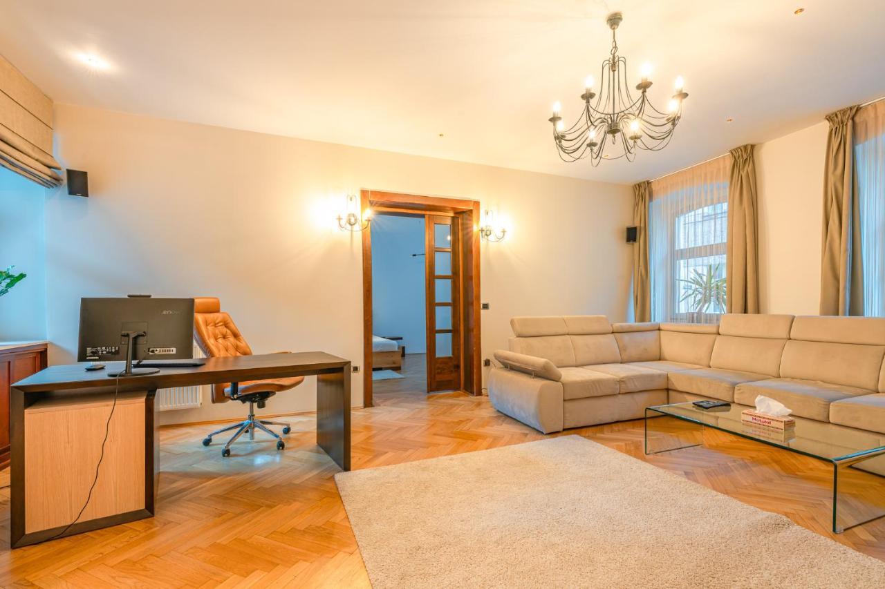 Premium Suites Postavarului Μπρασόβ Εξωτερικό φωτογραφία