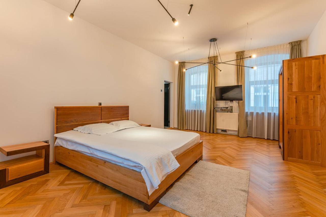 Premium Suites Postavarului Μπρασόβ Εξωτερικό φωτογραφία