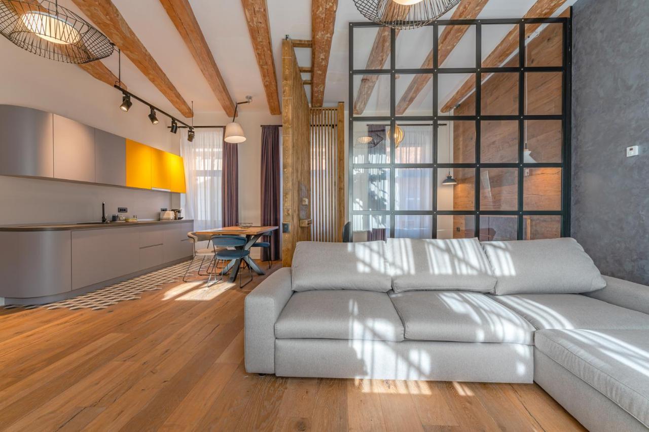 Premium Suites Postavarului Μπρασόβ Εξωτερικό φωτογραφία